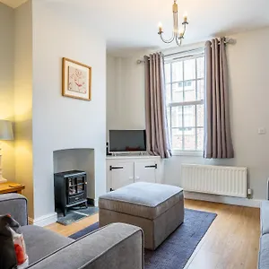7 Buckingham Street Apartment